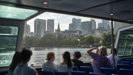 Du ngoạn thành phố Melbourne trên sông, phục vụ trà, cà phê và thuyết minh.