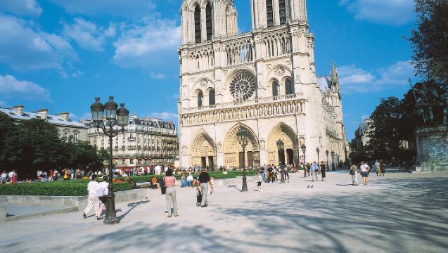 Interactive Paris City Tour and Seine River Cruise