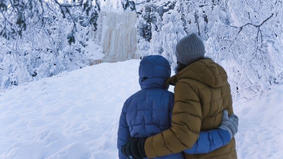 Escursione alle Cascate Ghiacciate di Korouoma con Pranzo BBQ incluso da Rovaniemi