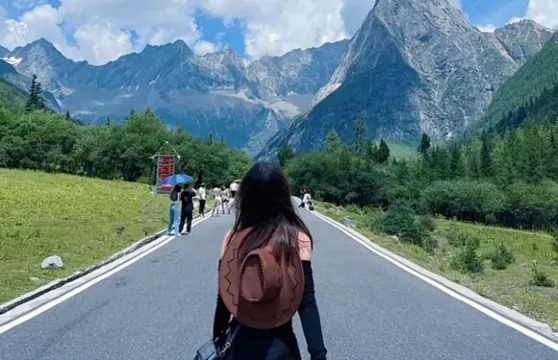 成都+四姑娘山一日包車遊【5/7/9座車丨三環内免費上門接】