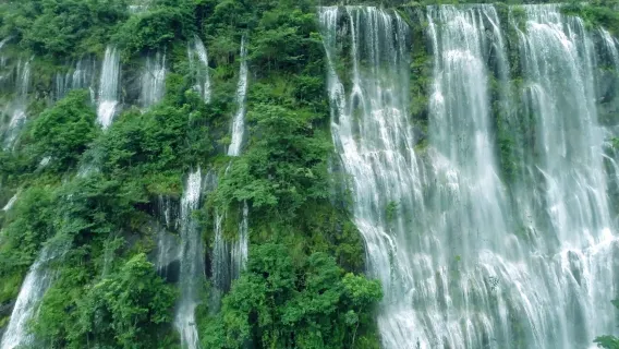 Cascate di Qianlonggou + Villaggio turistico di Xitou + Area panoramica di Baishuizhai tour di un giorno [rifugio estivo]
