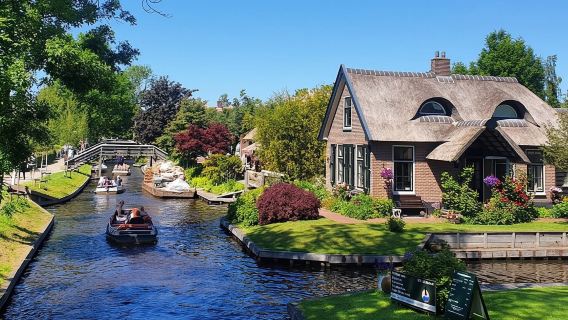 ทัวร์วันเดียว/ทัวร์หลายวัน ในหมู่บ้าน Giethoorn + Zaanse Schans ในประเทศเนเธอร์แลนด์
