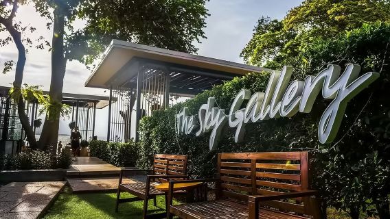 Servizio di prenotazione posto al ristorante panoramico The Sky Gallery a Pattaya, Thailandia: vista mozzafiato sul mare al tramonto per un'esperienza romantica|Deliziosi piatti|Nido VIP|Trasferimento opzionale