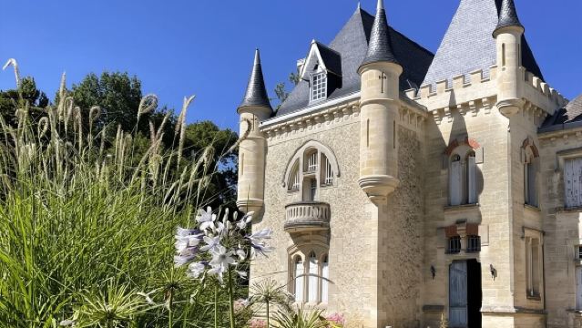 Medoc or Saint Emilion Wine Tasting and Chateau from Bordeaux