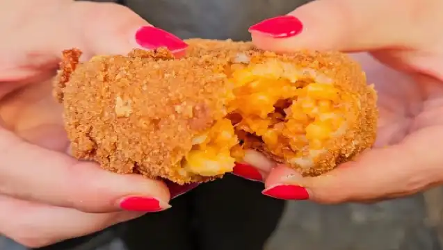 Rome Private Golf Cart and Street Food Tour