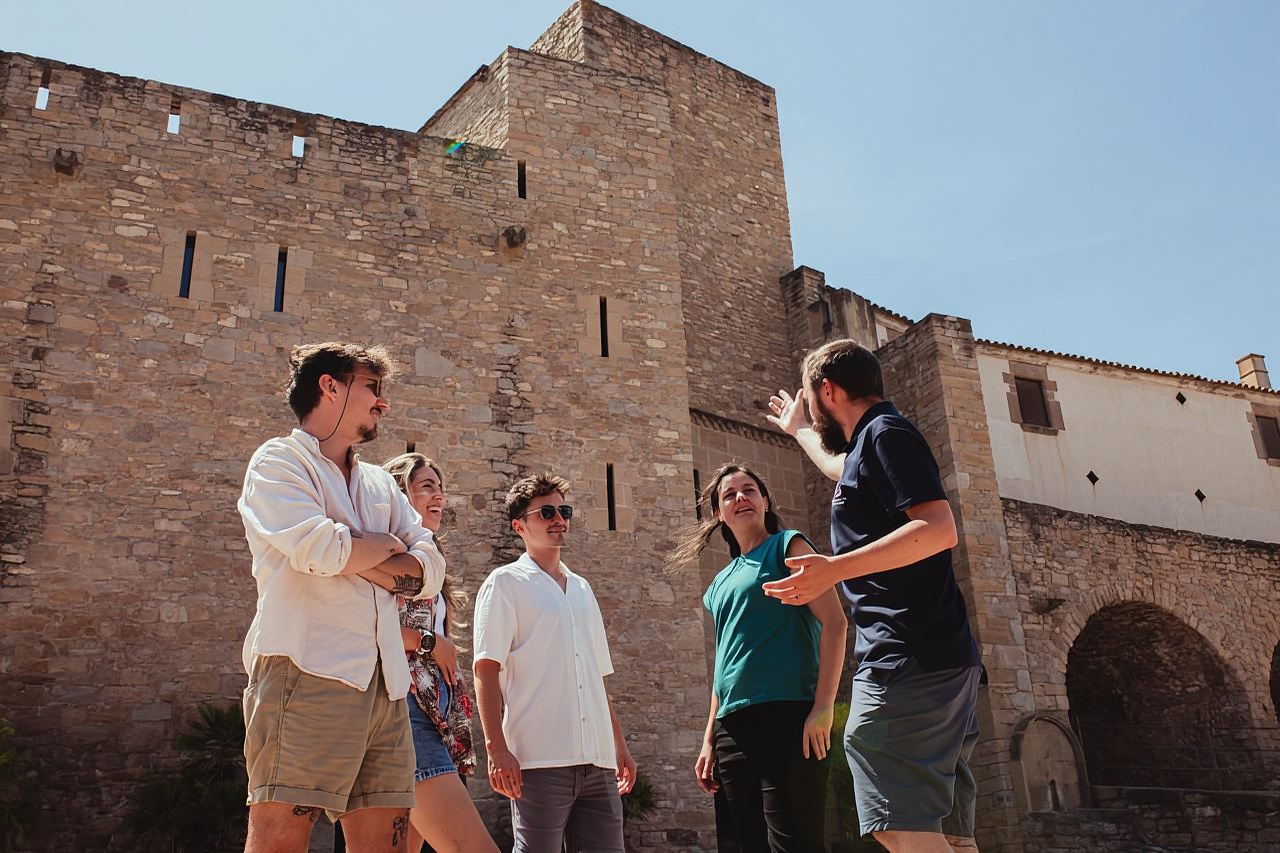Barcelona: Montserrat con bodega, almuerzo y opciones de tren