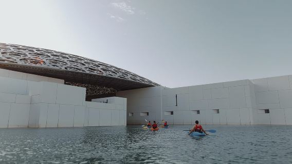 อาบูดาบี: ทัวร์พายเรือคายัคพร้อมไกด์รอบพิพิธภัณฑ์ลูฟร์