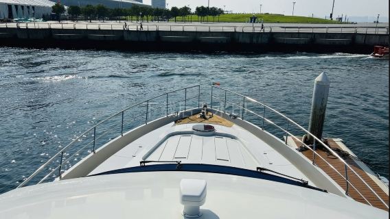 【大連遊艇】大連東港78英尺豪華遊艇包船出海+水果飲料+遊艇自駕體驗+海鷗投餵+KTV歡唱+遊艇滑梯泳池