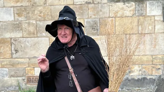 York: tour a piedi della città vecchia tra streghe e storia