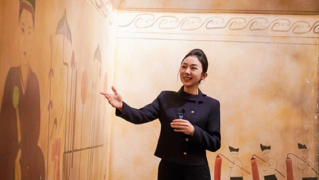 Muzium Wilayah Yunnan menawarkan pilihan panduan secara langsung selama 1.5/2/2.5 jam + termasuk fon telinga tanpa perlu tempahan awal