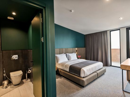 Graf Hotel Room Type - King Room with Balcony