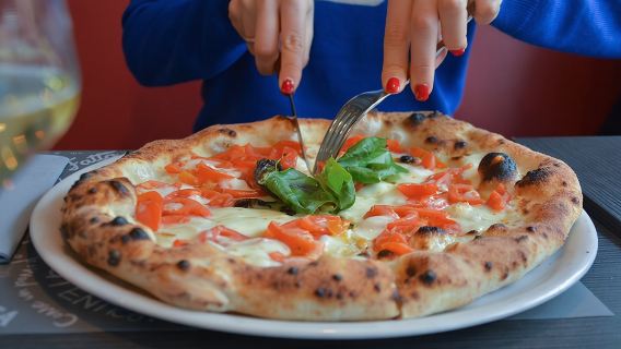 Rome: Pizza Making Class Small Group Experience