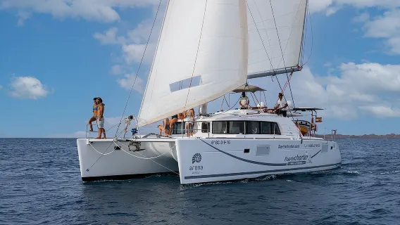  Lobos Island Half-Day Sailing Tour with Lunch