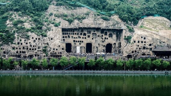 Private Luoyang Longmen Grottoes & Shaolin Temple Day Tour from Luoyang