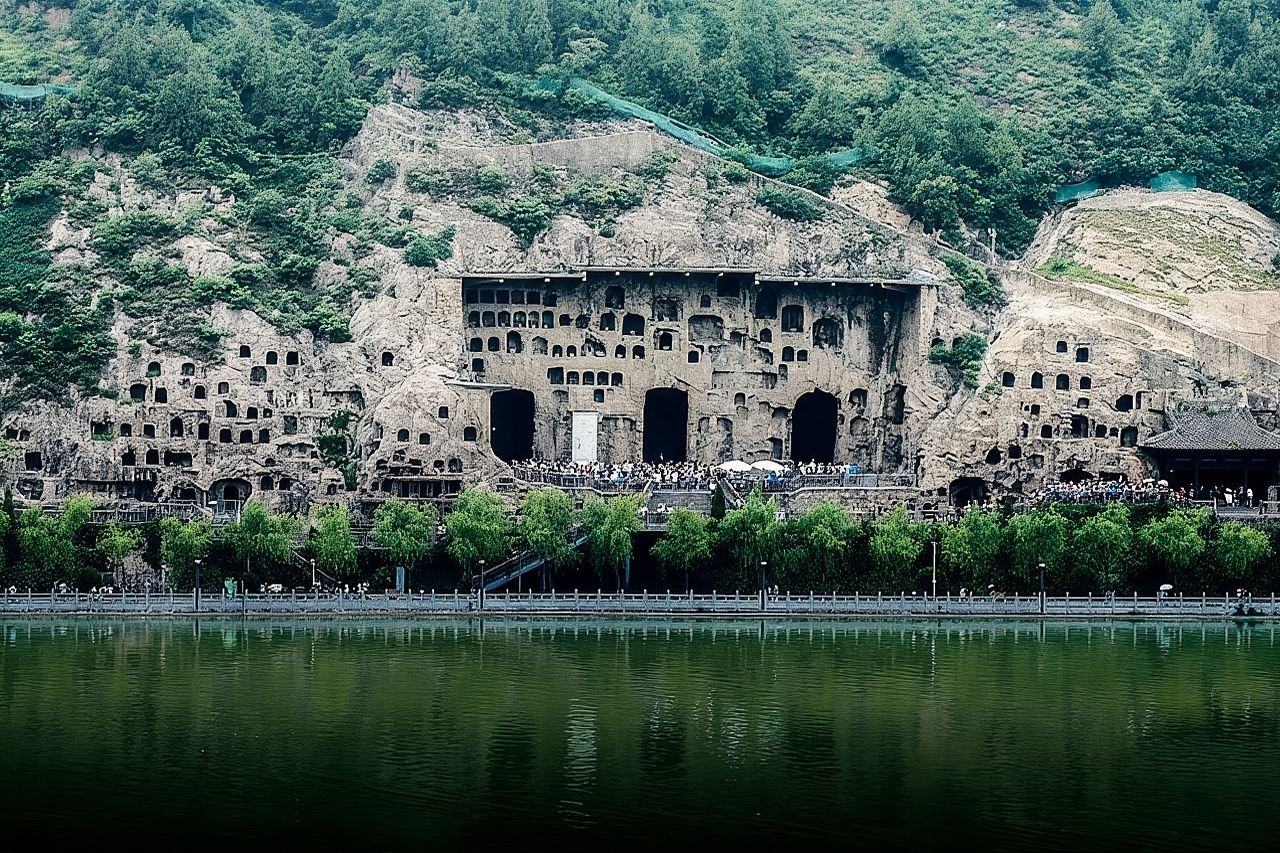 Tour privato di un giorno alle grotte di Longmen e al tempio Shaolin di Luoyang da Luoyang