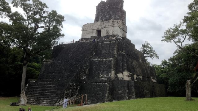 ทริปวันเดียวไปติกัลพร้อมอาหารท้องถิ่นจากซานอิกนาซิโอ