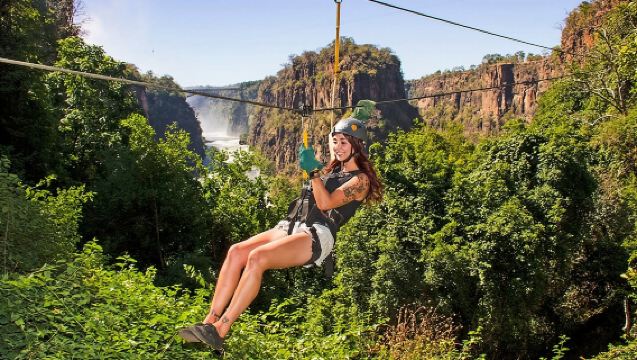 ทัวร์เดินชมวิวบนสะพานลอยฟ้า วิกตอเรียฟอลส์ (ซิมบับเว)