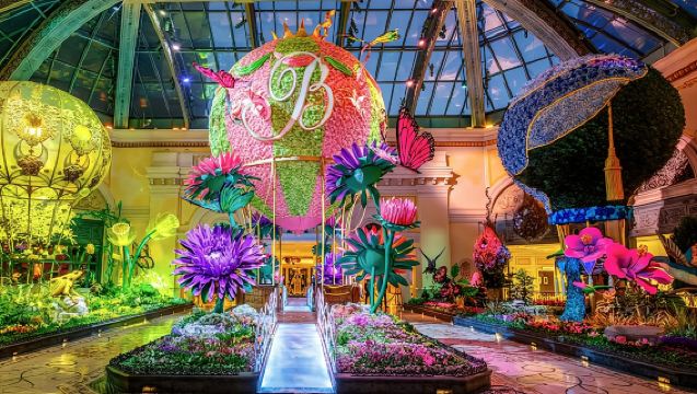 Must-See Spots Vegas Strip Walking Tour