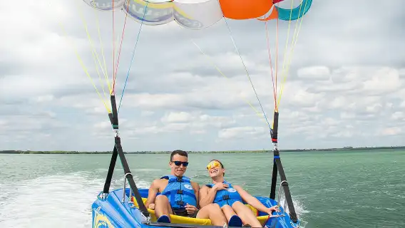 Cancún: Skyrider Parasailing Experience