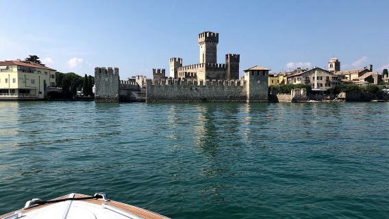 Lago di Garda: crociera tra i castelli storici con degustazione di vini