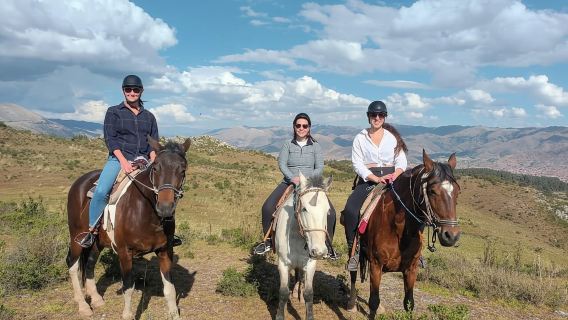 Tour a cavallo al Tempio della Luna con trasferimento