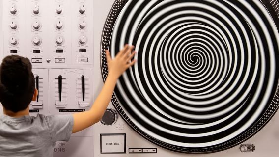 Bảo tàng Ảo ảnh Nairobi: Hành trình qua Tâm trí và Bí ẩn