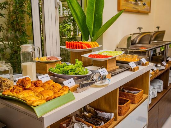 Hoi An Merrily De Art Hotel - Tap to explore photos