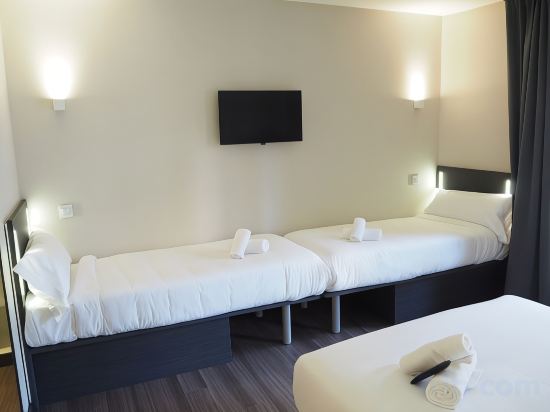easyHotel Barcelona Fira Room Type - Family Room