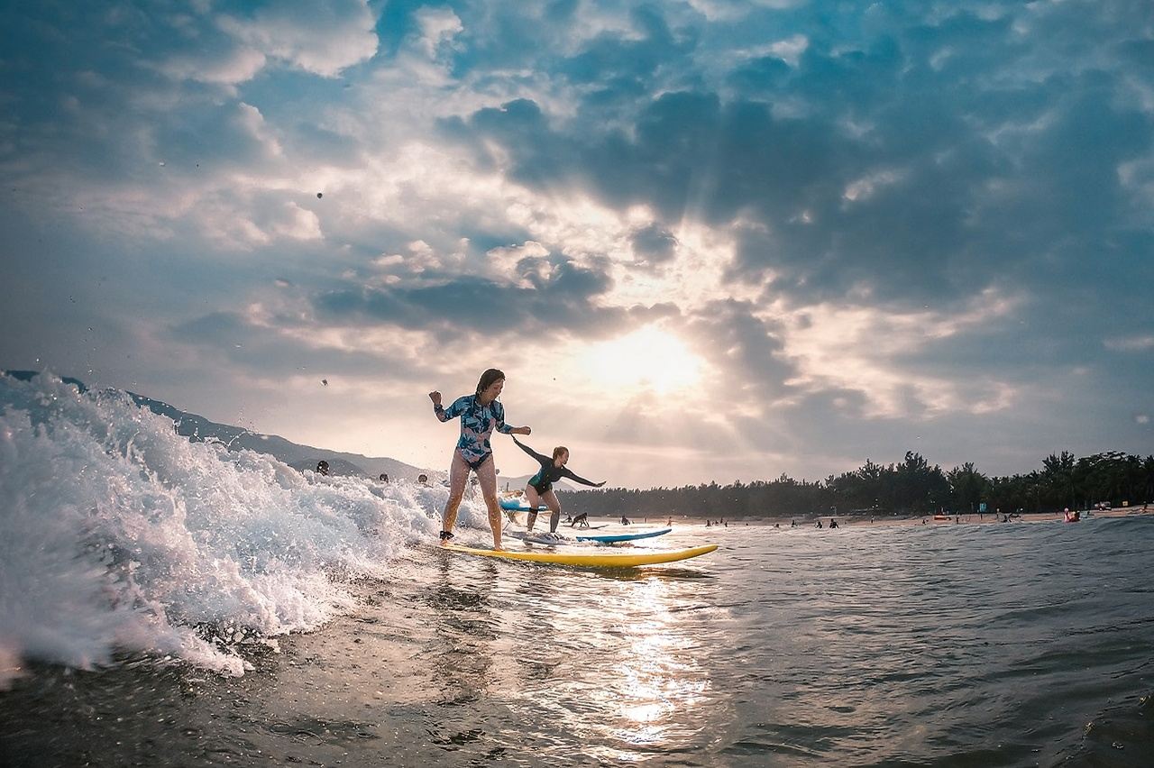 海南三亞後海藍夫沖浪俱樂部衝浪課程體驗【零基礎衝浪教學體驗+教練全程陪伴+防曬泥衝浪板使用+贈送影片】