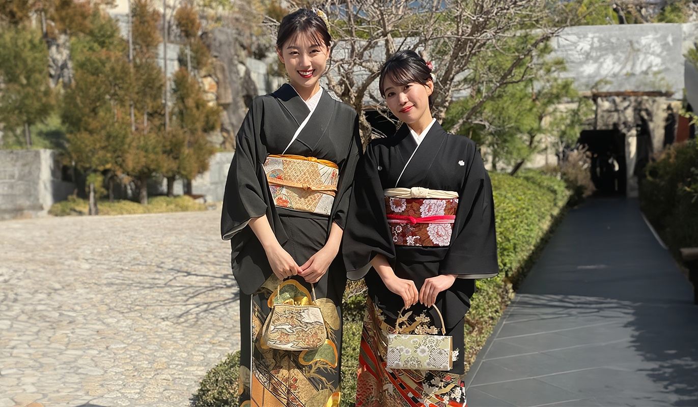 [Alquiler de Kimonos en Kioto, Tienda Mimosa Kodaiji] *Alquiler de Kimonos Negros | Vístete elegante para eventos formales*
