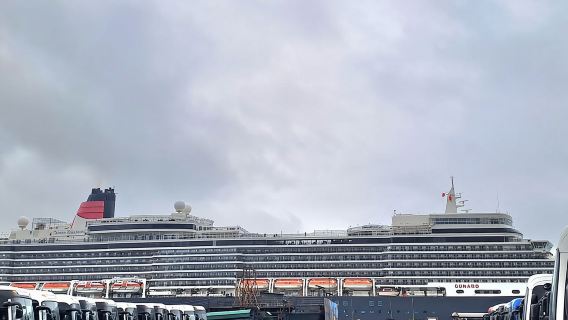 Chuyến du ngoạn bờ biển Đà Nẵng-Hội An từ tàu du lịch Chân Mây, Huế