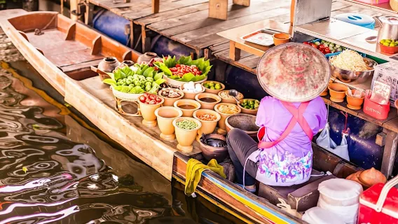 Featured tour with 4 reviews: Damnoen Saduak floating market and Maeklong railway guided tour