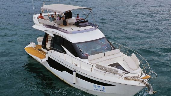 Shenzhen Yacht Rental: 60-foot Imported, Transformable Luxury Yacht Charter (1-10 Passengers) for Birthdays and Proposals