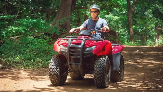 Villaggio degli elefanti Safari Chang Thai Thappraya a Pattaya, Thailandia [passeggiata in elefante/zipline/tiro/quad]