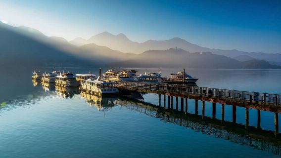 ทัวร์วันเดียว/ทัวร์หลายวัน อาลีซาน + ทะเลสาบสุริยันจันทรา