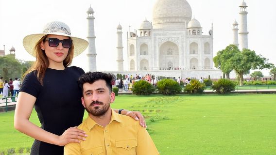 Da Delhi: tour in auto in giornata al Taj Mahal e ad Agra con opzione