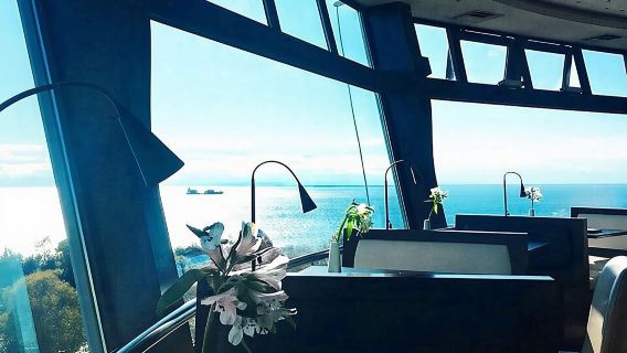 Skyline Cafe Bar in OTE Tower