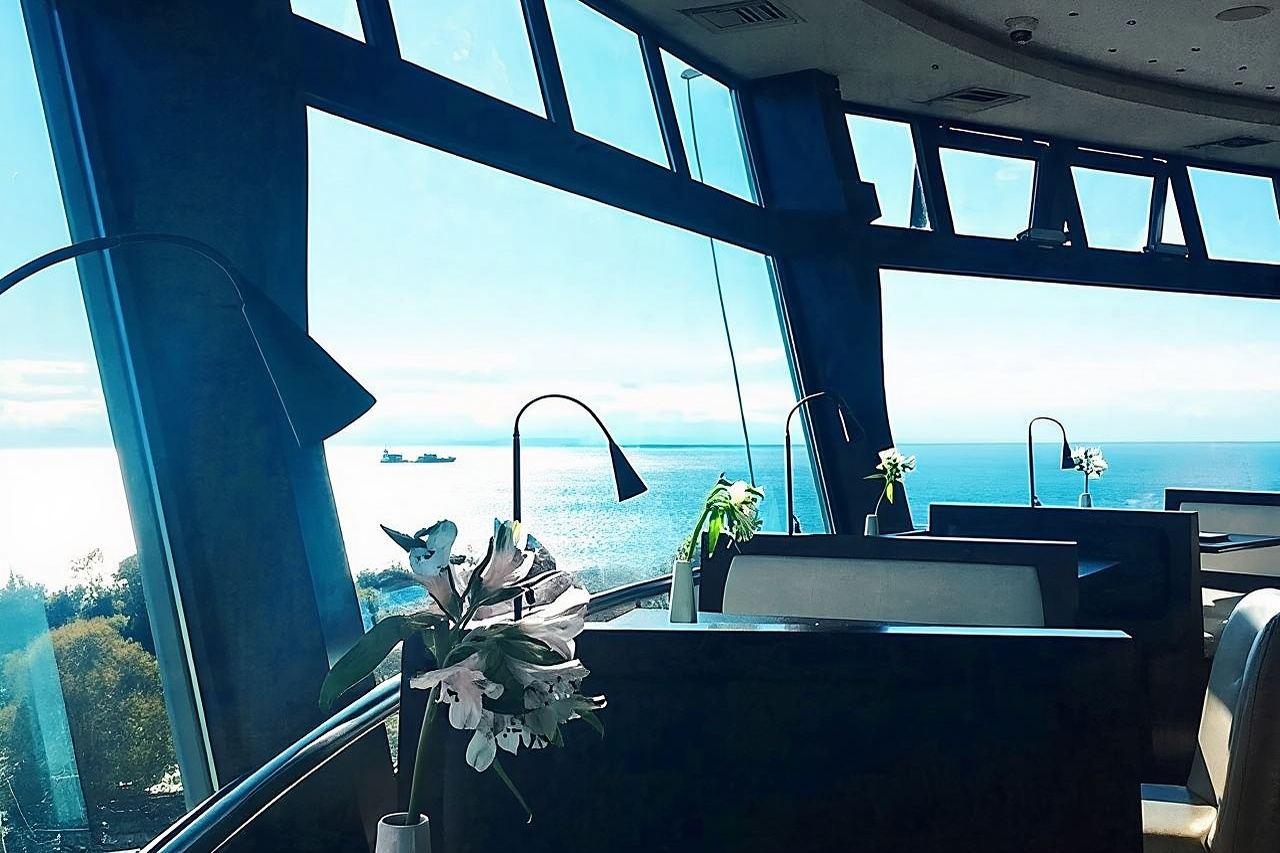 Skyline Cafe Bar in OTE Tower