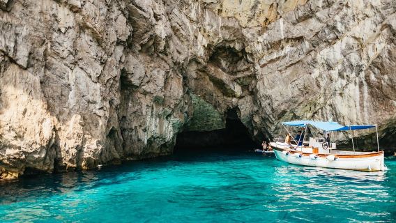 Capri: giro dell'isola in barca e visita facoltativa alla Grotta Azzurra