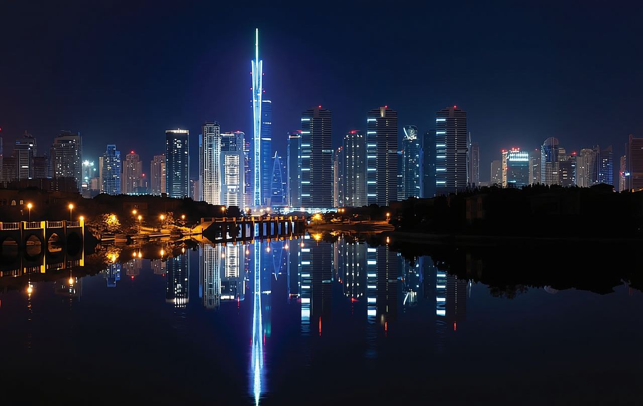 Dubai: tour panoramico notturno in Big Bus e crociera con cena facoltativa
