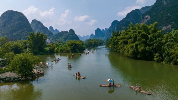 Tour privato di un giorno al fiume Yulong, al ponte Yulong e alla collina della luna a Guilin