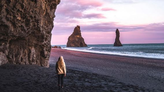 Classic 1-day tour of Iceland's South Coast: Seljalandsfoss, Skógafoss, Reynisfjara Beach, Vik Town