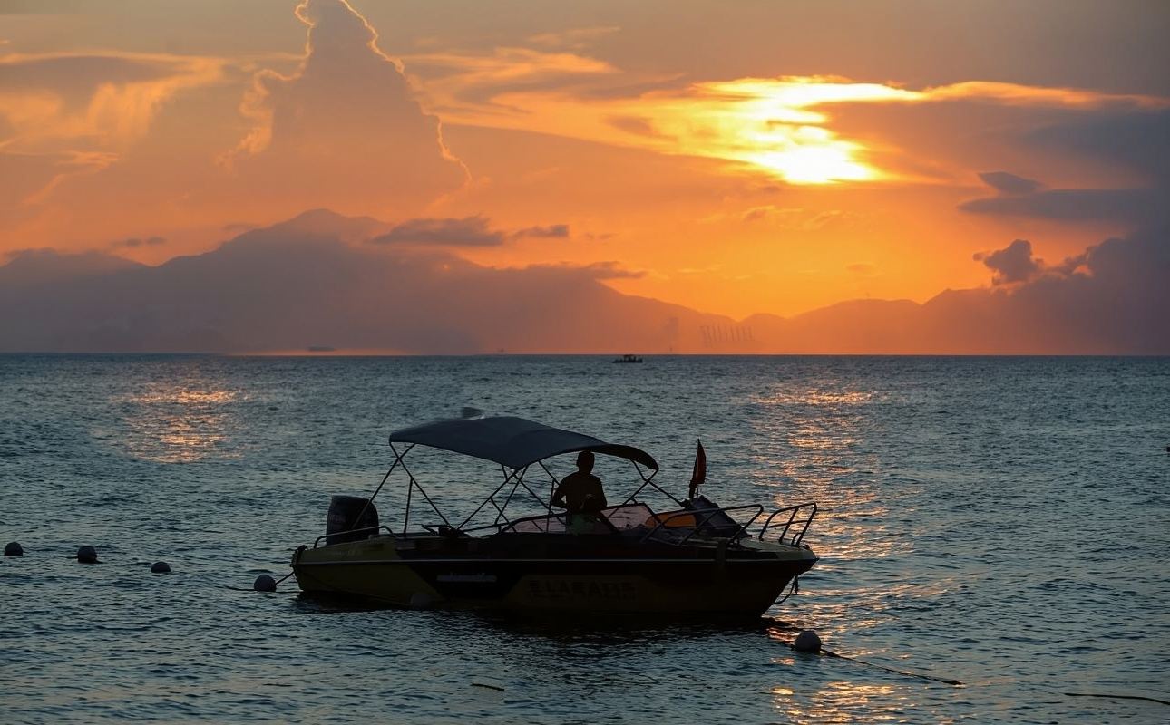 Shenzhen Jiao Bay Meereserlebnis (Yachtangeln + Schnorcheln auf dem Meer + Muschelsammeln am Strand + Speedboot-Tour + Stand-Up-Paddling auf dem Meer + Meeresmatte)