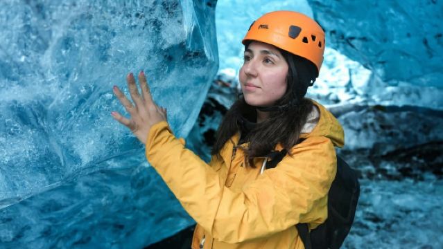 Iceland Winter Exclusive: Vatnajökull Glacier Ice Cave Adventure from Jökulsárlón with Professional Guide & Super Jeep Transfer