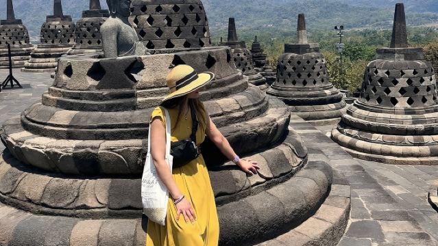 Borobudur ClimbUP guaranteed (sunrise option)& Prambanan Day Tour
