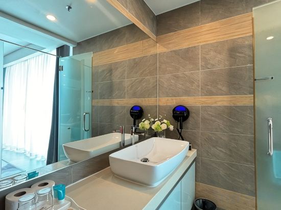 Langkawi Seaview Hotel - Tap to explore photos