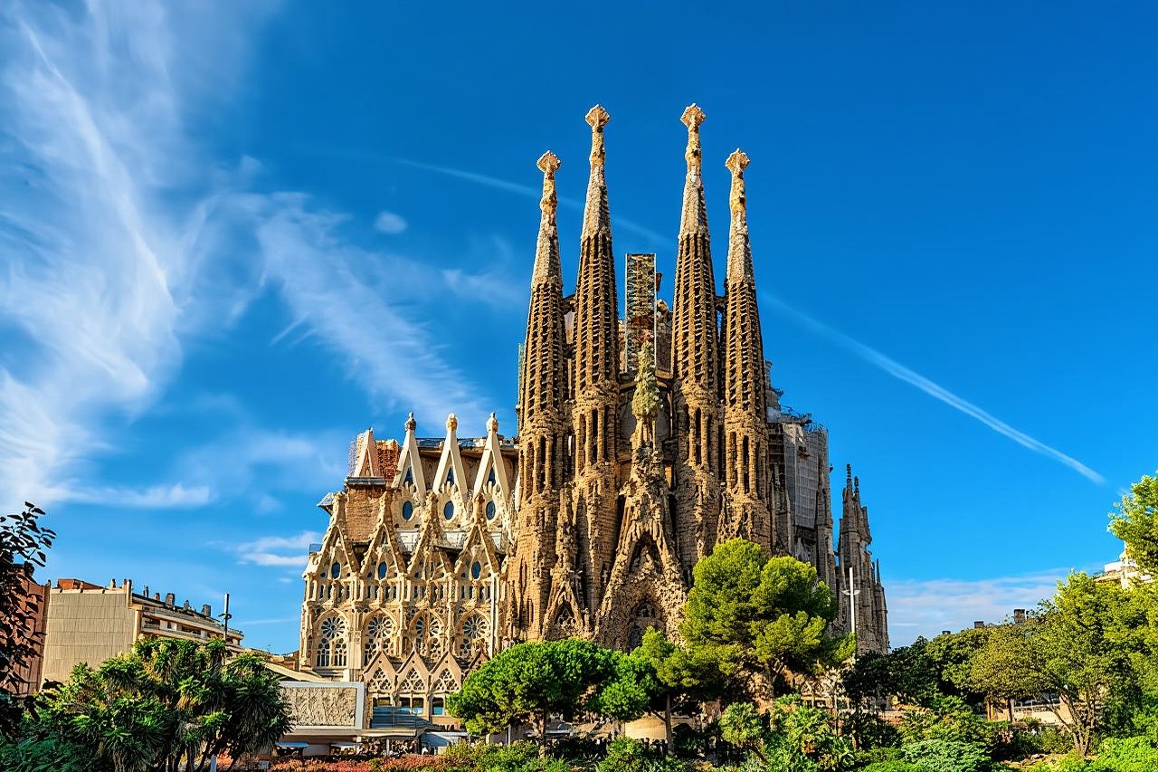 Sagrada Familia Guided Tour with Skip The Line Access