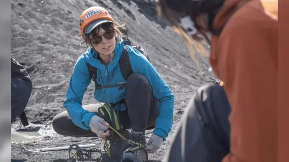 Iceland 3-Hour Easy Hike on Vatnajökull Glacier in Skaftafell