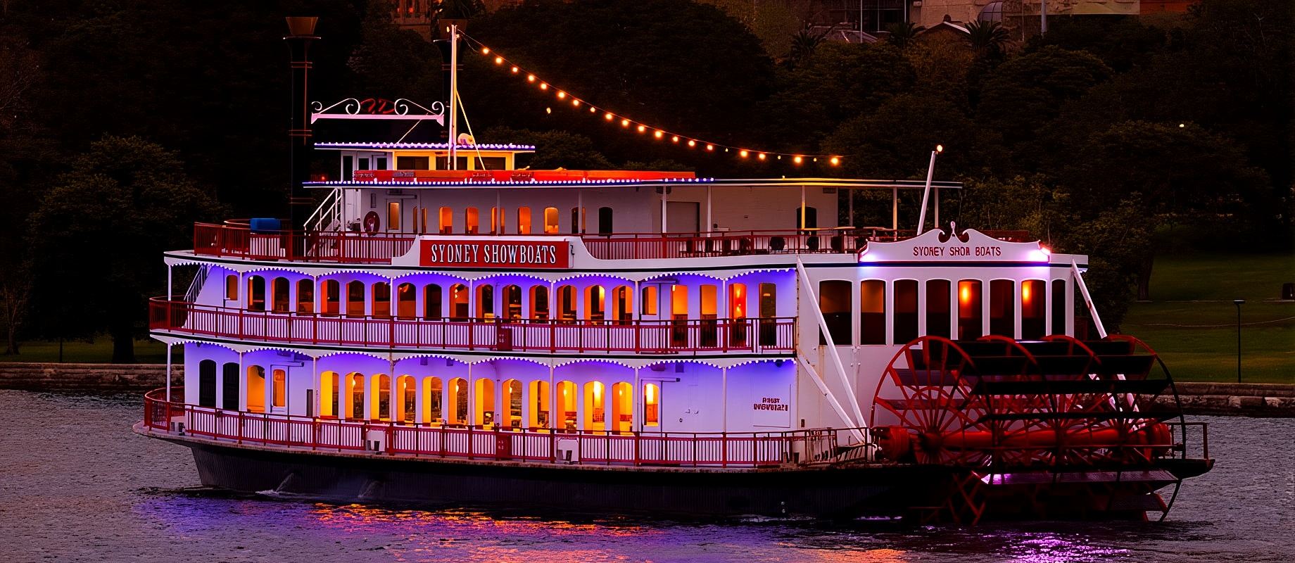 Sydney Showboat 3h Broadway-Style Show + 3-Course Dinner Cruise