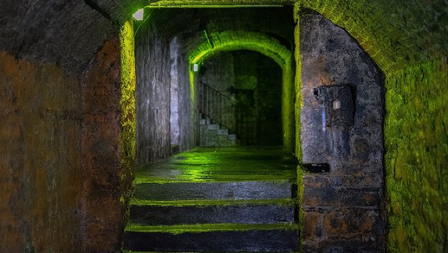 Haunted Vaults and Graveyard Walking Tour in Edinburgh